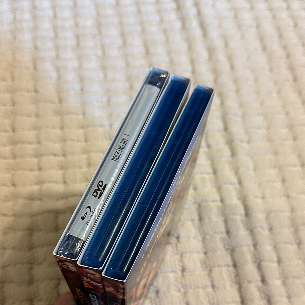 The Hunger Games, Catching Fire and Mockingjay Part 1 Blu-Ray DVD Set - Picture 8 of 8